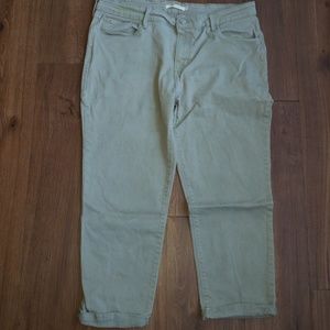 Ladies Levi's cropped jeans